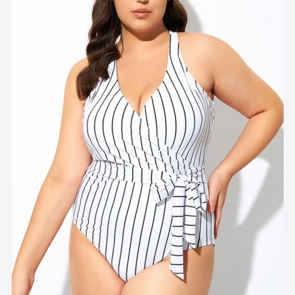 🌟 NWT 🌟 Striped Tie Front Center One Piece Swimsuit (3XL)